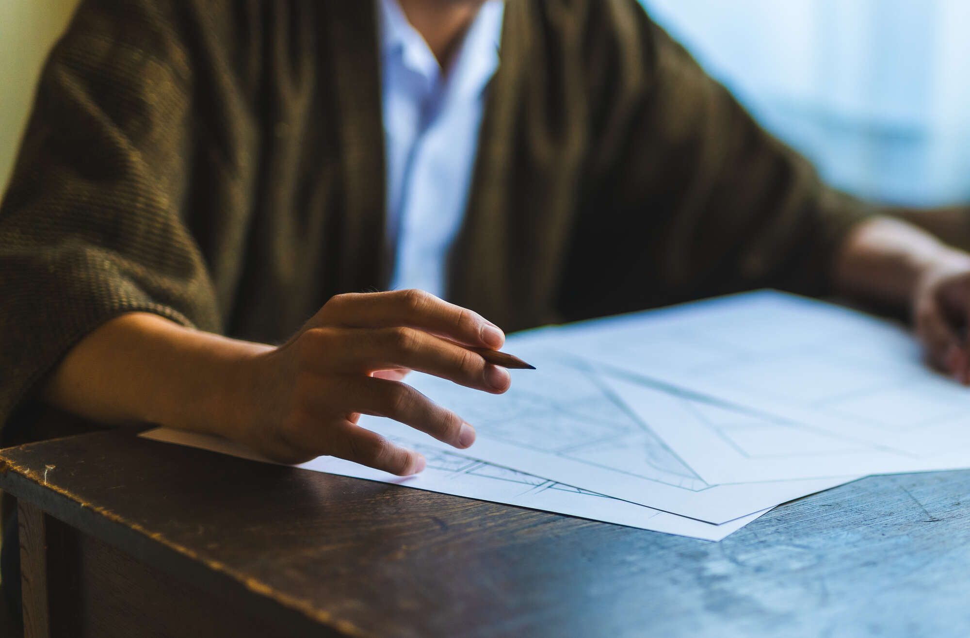 【あんぱん】「3人の役者」の圧巻の演技に魅せられた今週。印象的な「光と影の演出」の意味を考察 pixta_121705072_M.jpg