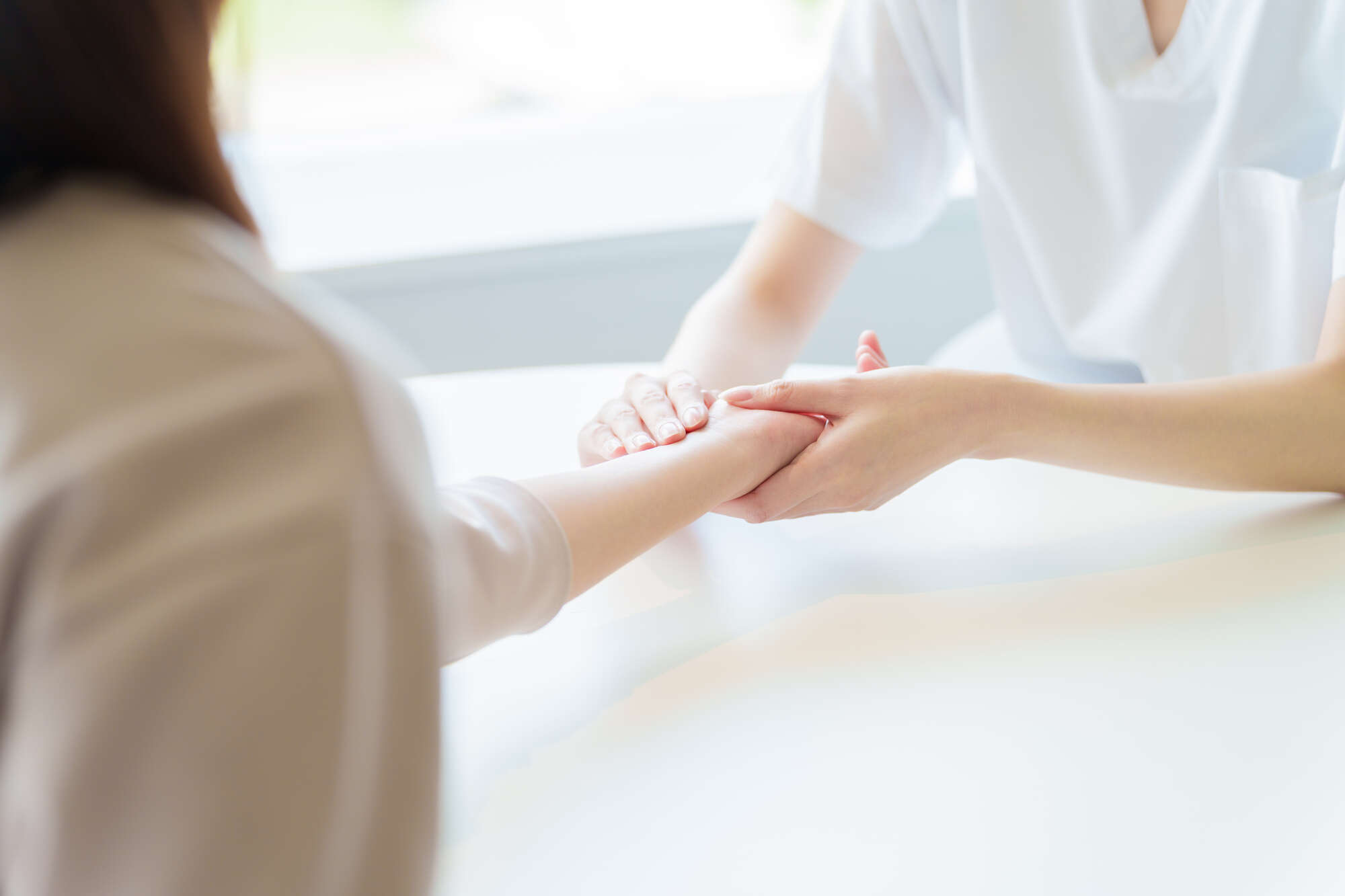 【風、薫る】あまりに痛切で、秀逸な見上愛の芝居。2つの「正しさ」に揺れるりんが笑顔を崩せない切実な事情 pixta_139964600_M.jpg