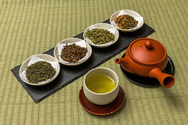 緑茶にはどんな効果・効能がある？ 茶カテキンには認知機能の低下予防も！ pixta_32180309_S.jpg