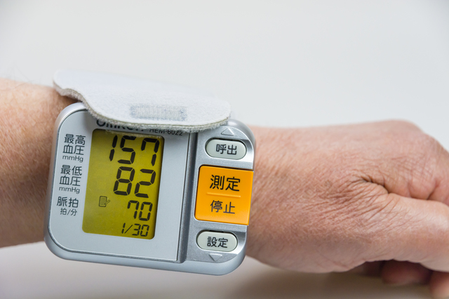 医師がいなくても血管音をキャッチ！ 家庭用血圧計／すごい技術 pixta_39064750_S.jpg