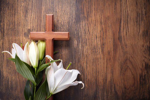 「クリスチャンのお葬式は質素、夫の葬儀は17万円くらい」70代女性牧師が暮らしの中で感じる「老後のお金と健康維持」 pixta_64765333_S.jpg
