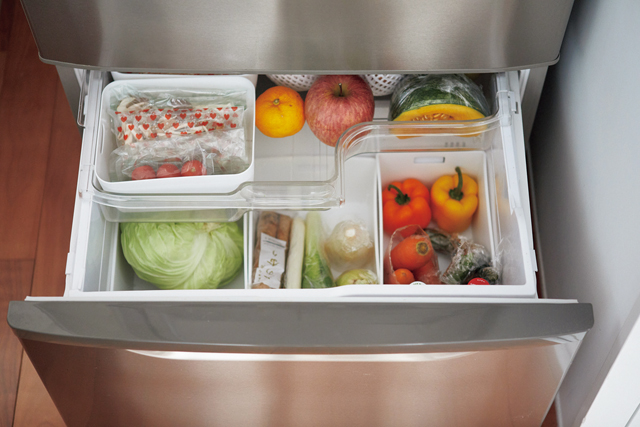 冷凍・冷蔵庫の食品をムダなく使い切るには、透明容器、ラベリングでの整理整頓を！／リバウンドしない収納 rebound_p28-29_03.jpg
